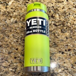 Yeti 26oz tumbler green